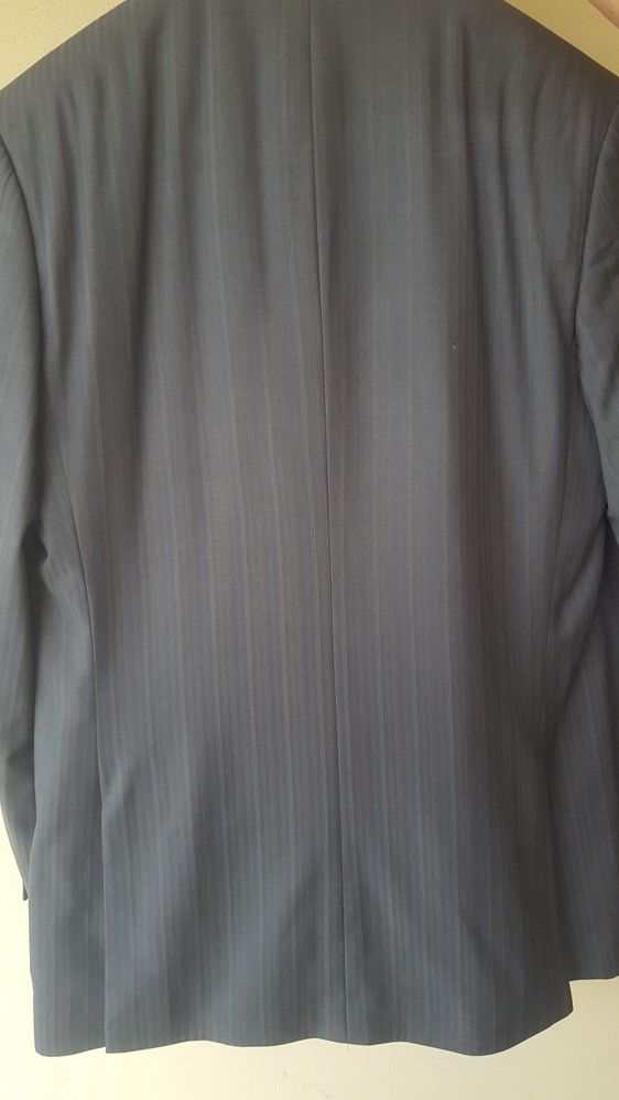 Costum gri barbati+camasa+cravata masura m ptr 1,70 impecabil