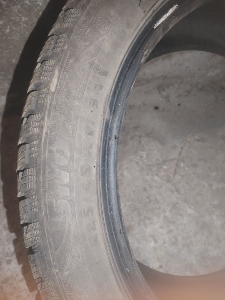 Продавам зимни гуми R17
