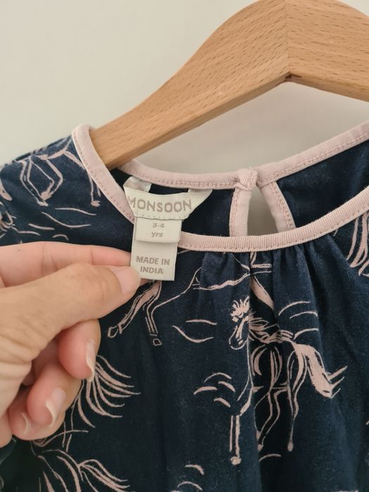 Rochita Monsoon 3-4 ani