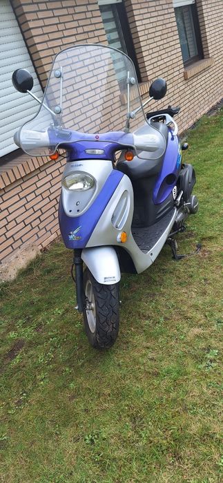 Vând scuter cu motor de 125cc