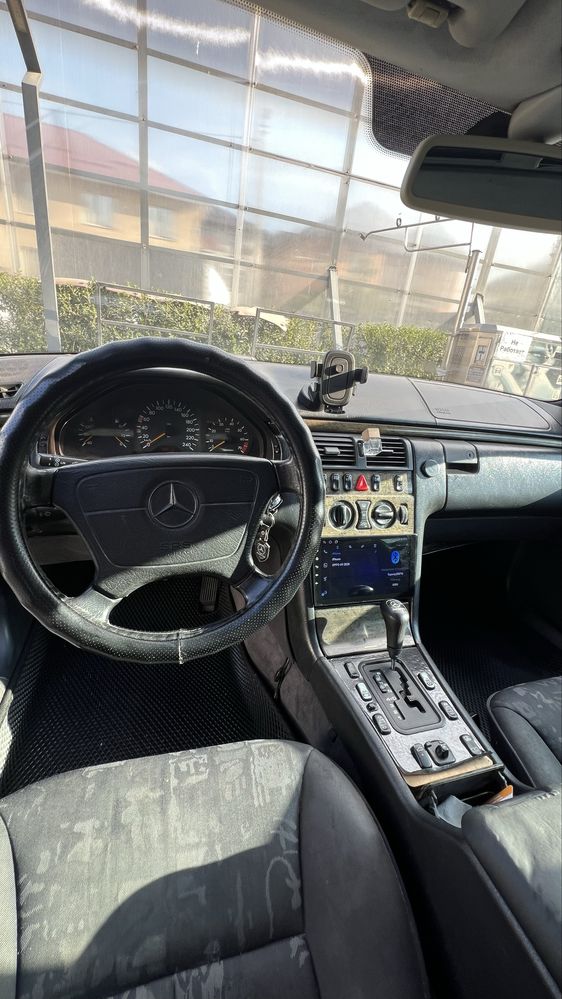Mercedes W210 E320