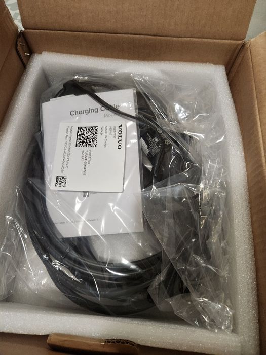 Volvo plug in cabel за зареждане