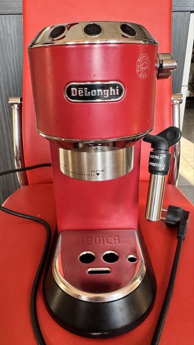 Продам рожковый кофемашину DeLonghi EC685R