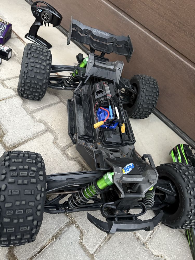 Traxxas XRT с две батерии и зарядно