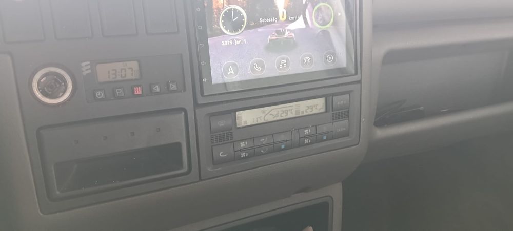 Vând Volkswagen T4 Caravel