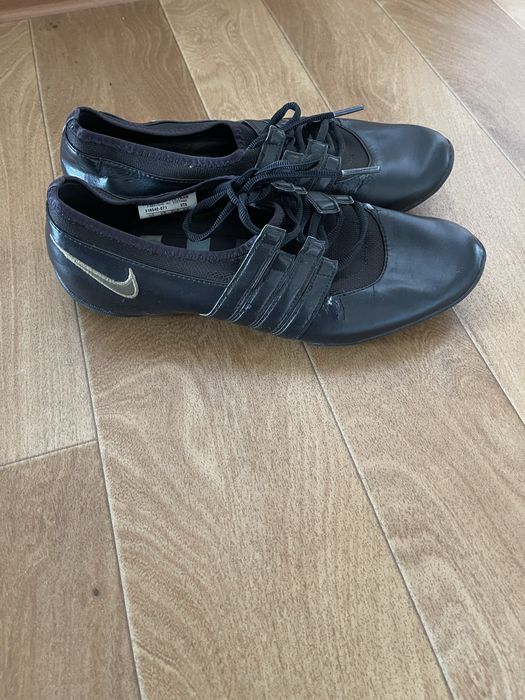 Кроссовки nike.