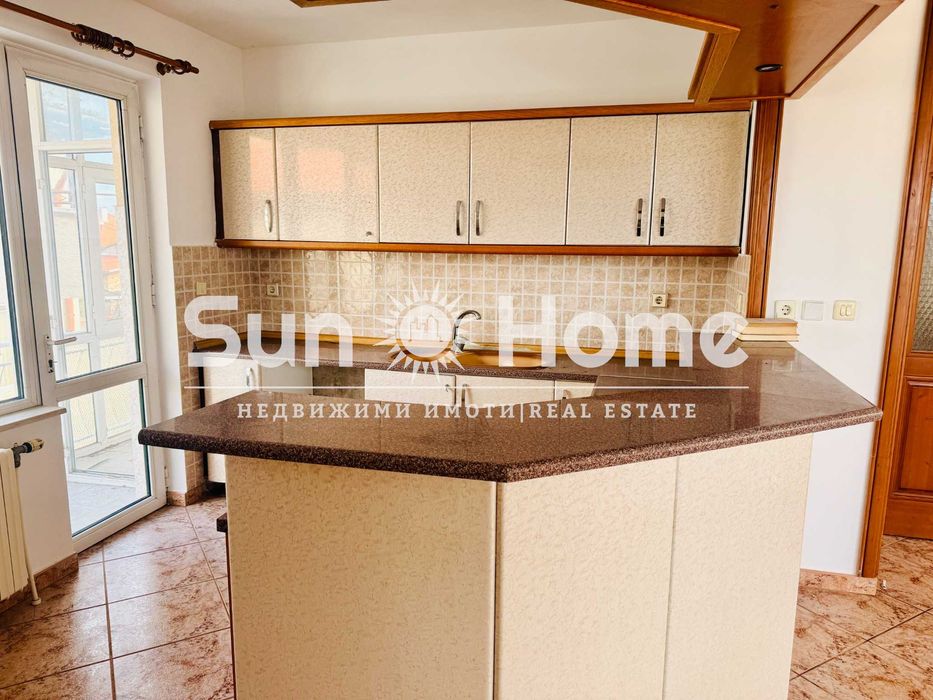 Етаж от къща разположен в самия център на град Свиленград.