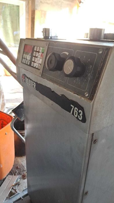 Cutter cu malaxor și masină umplut salam