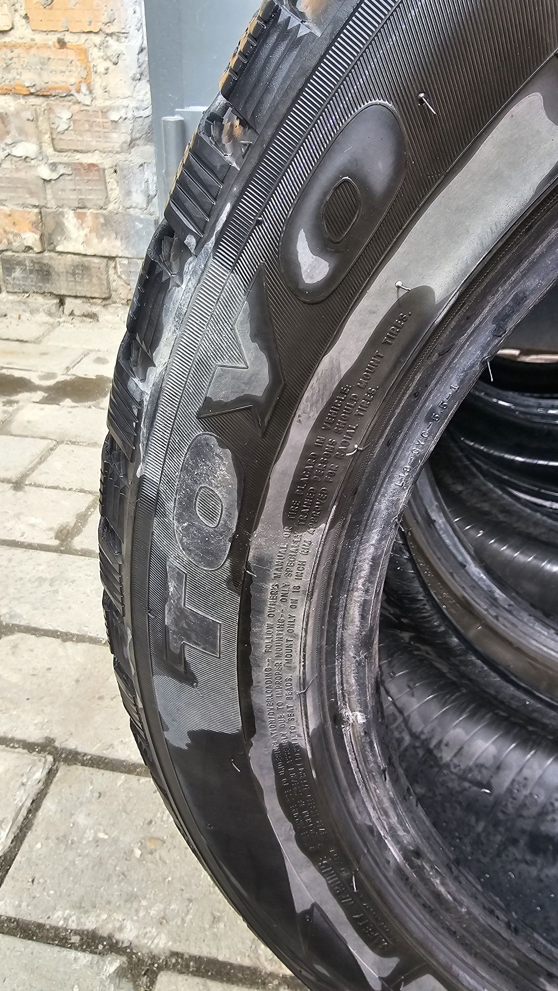 Продам зимнюю шипованную резину TOYO
