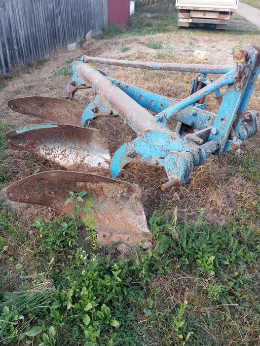 De vanzare tractor U650 cu plug pp4
