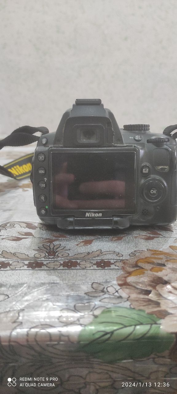 Nikon     D 5000