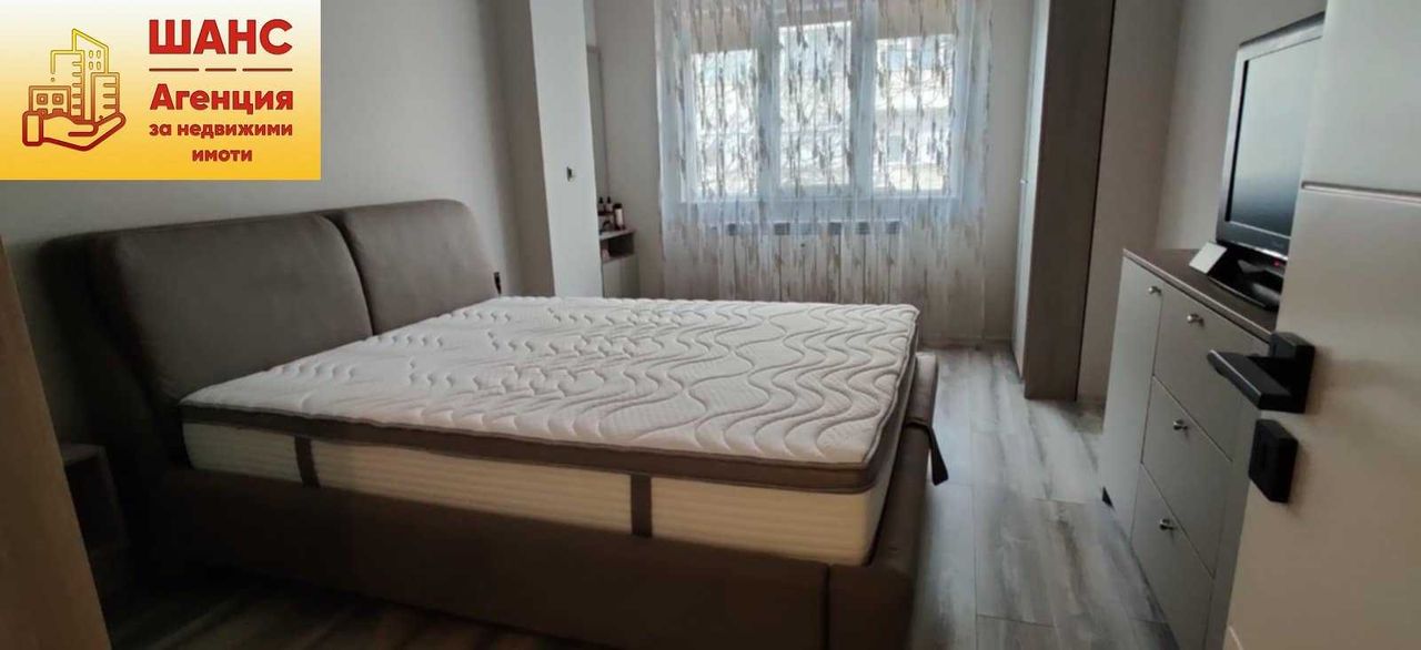 Продава се Тристаен апартамент в Плевен, Идеален център - 91 кв.м за 2033 €/кв.м - Снимка #4