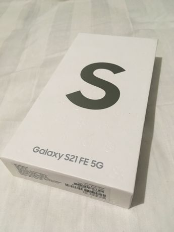 Новый смартфон Samsung S21 FE на 128 Гб зелёного цвета