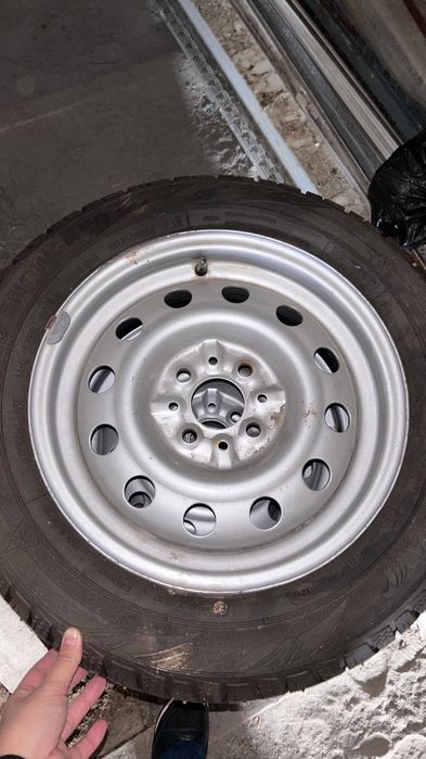 Продаю зимние шины с шипами на дисках