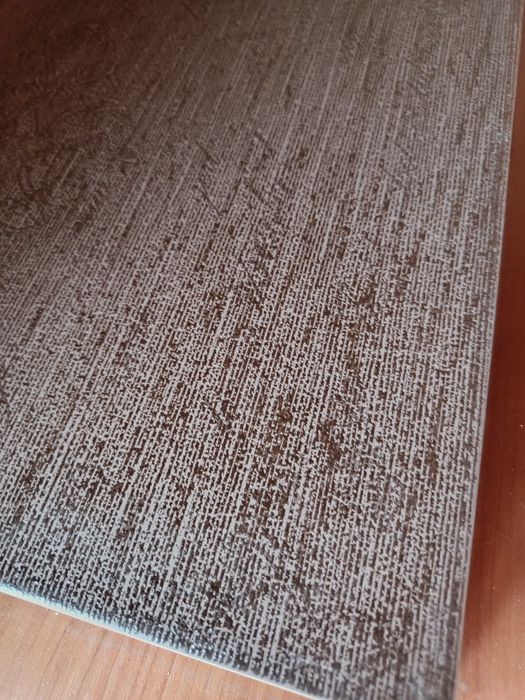 Продам плитку в ванную 10 штук (8 коричневых и 2 кремовые)