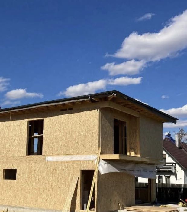 Vand cabane de locuit sau de vacanta