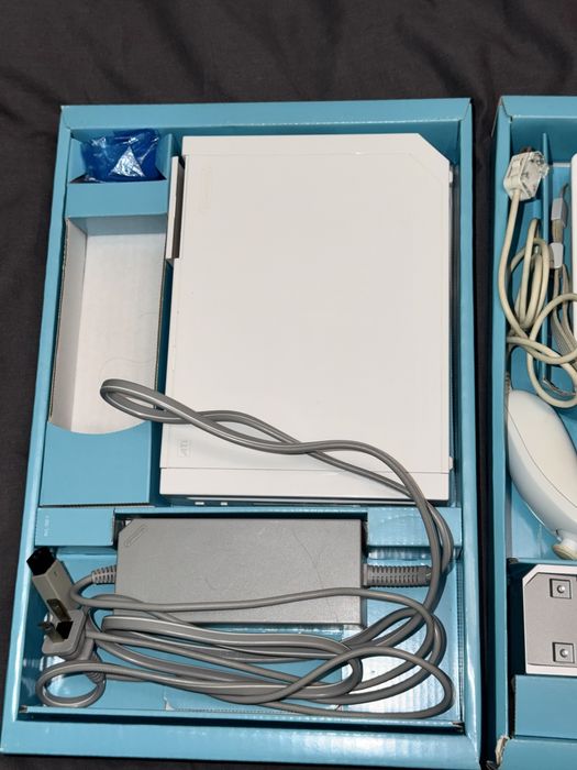 Consola Nintendo WII + 2 controllere + Nunchuck + jocuri