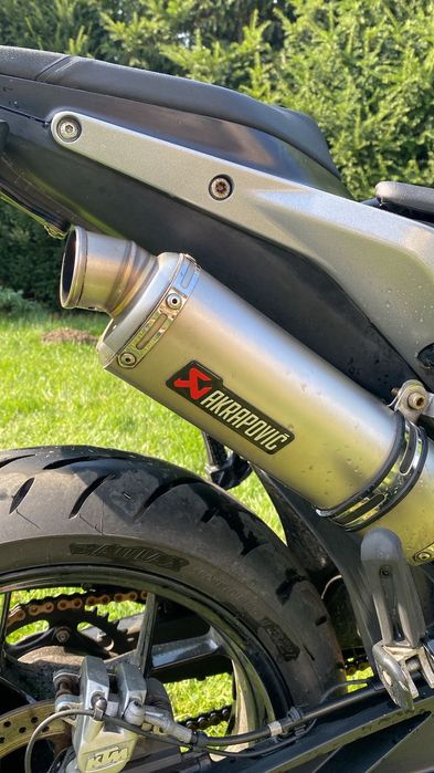 Ktm duke 790 an 2019 evacuare akrapovic, plus o cască