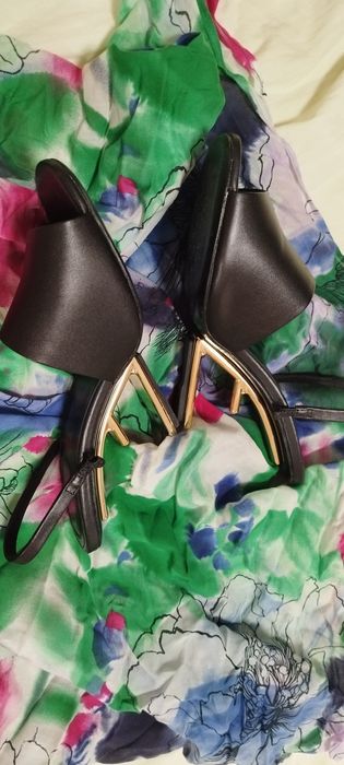 Сандали Fendi кожени