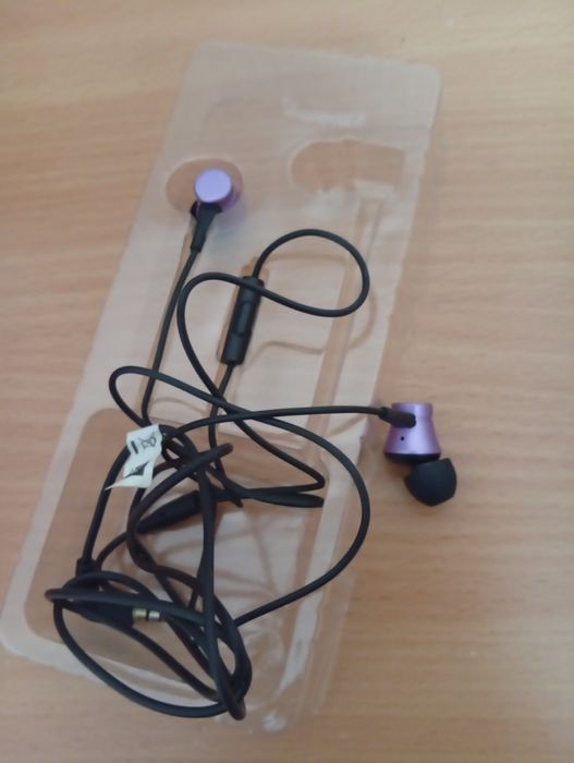 Наушники MI продается