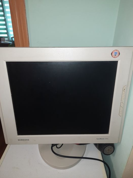 Продаётся рабочий монитор.