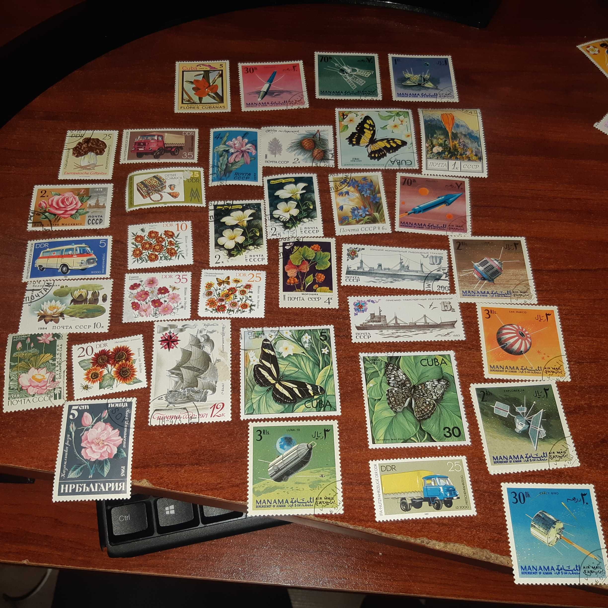 Продавам пощенски марки