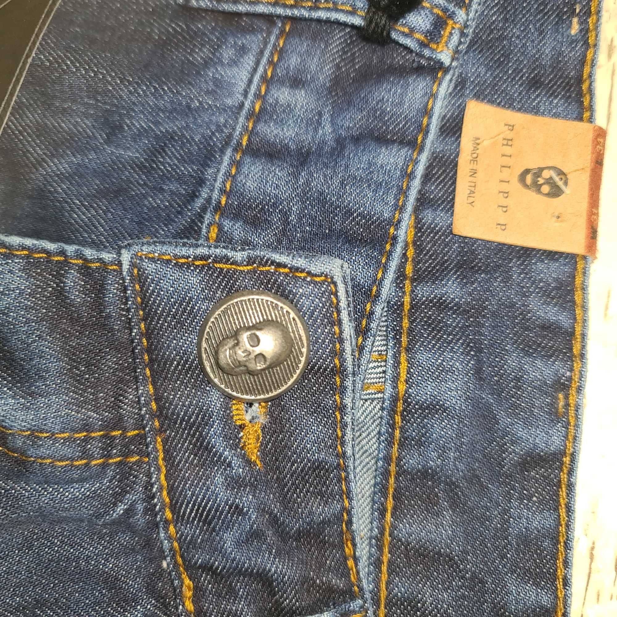 Нови дълги дънки-PHILIPP PLEIN-Made in Italy,разме№31.Цвят-тъмно-сини.