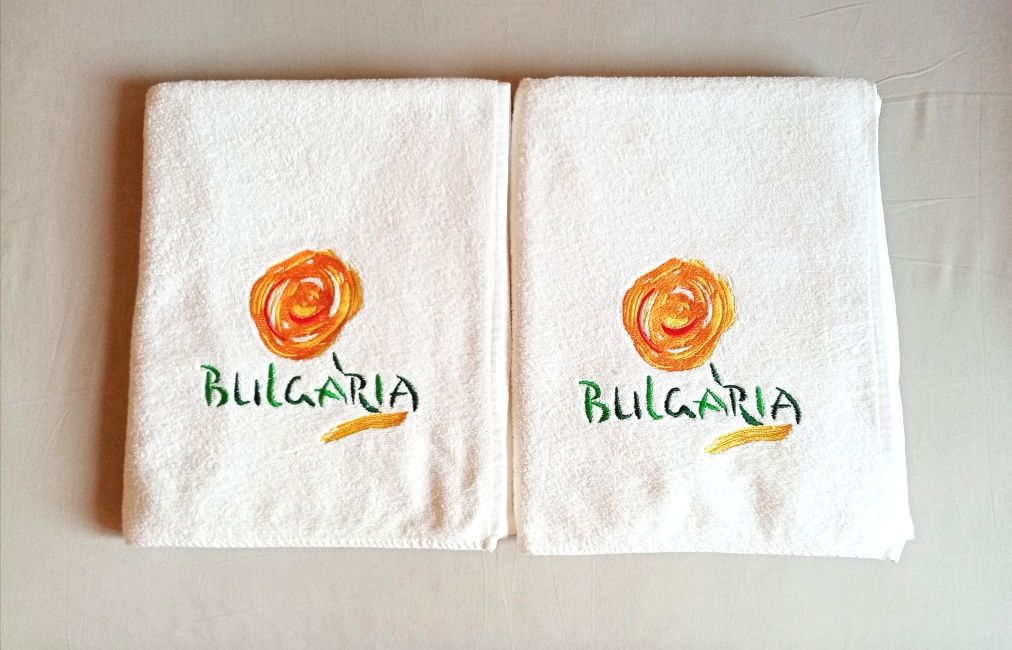Огромни хавлиени кърпи с бродирано лого на България