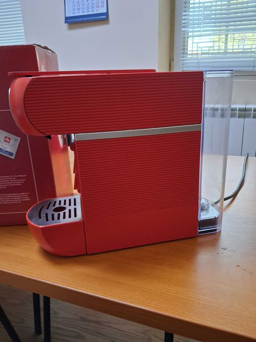 Кафемашина ILLY с кафе дози E.S.E PODS в гаранция