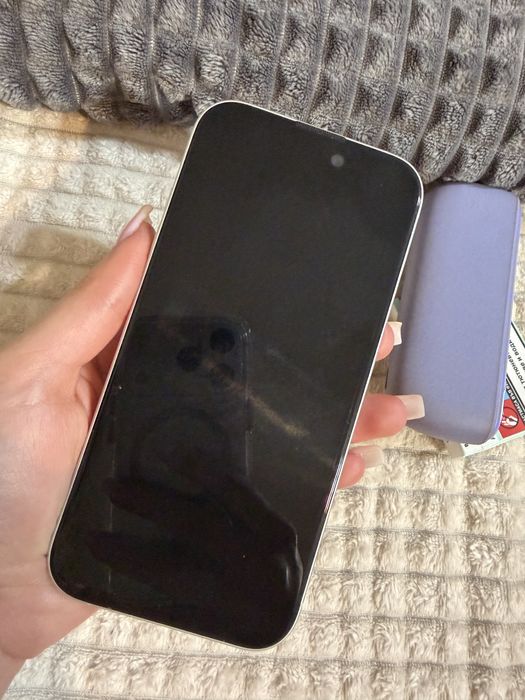 Продавам айфон 16