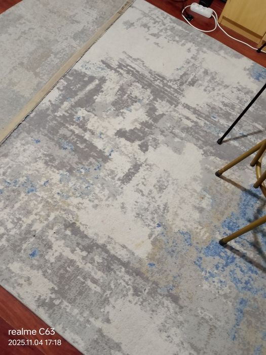 Срочно продам ковёр белый