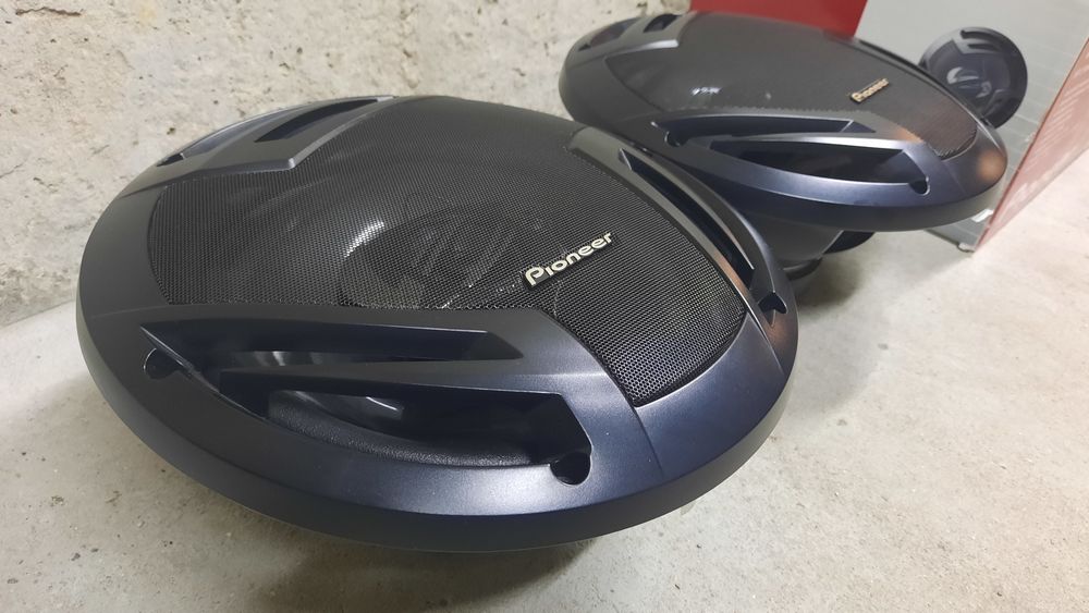 Pioneer TS-A2503i-420 W-25см-тонколони