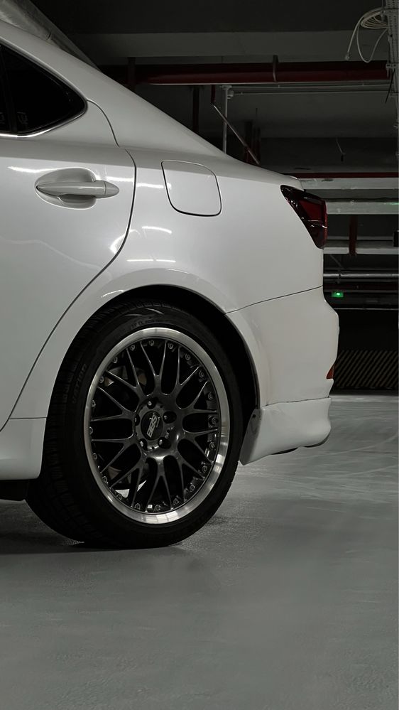 BBS R18 разноширокие, двухсоставные