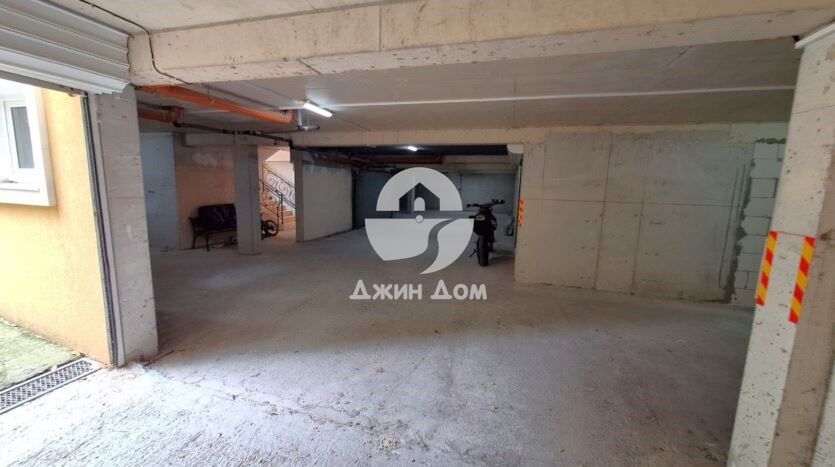 Просторен гараж в к-с „Елитония Делукс“ гр. Несебър