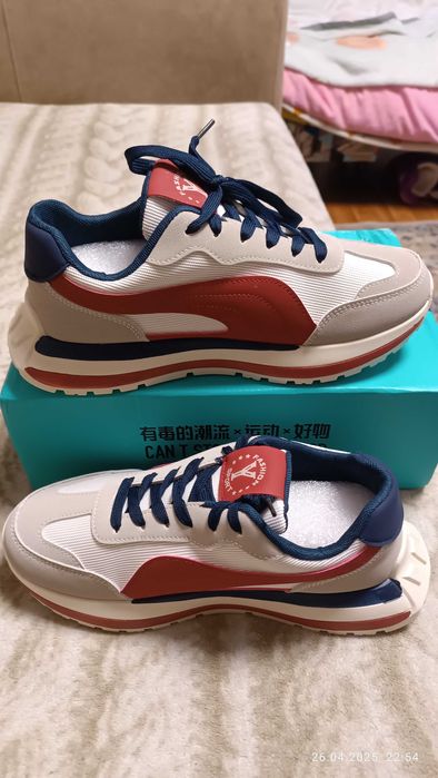 Продам кроссовки мужские. Новые