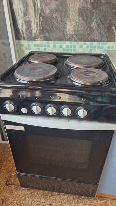 Продам электроплиту срочно в связи с переездом