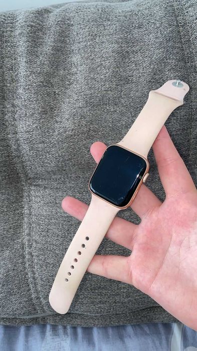 Продам Apple Watch SE 44мм