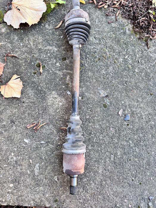 Продавам лява полуоска за Honda Jazz (2010 г.)