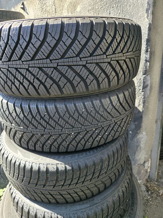 2бр. 205 60 15 Kumho всесезонни.