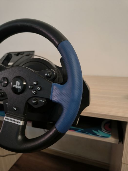Volan Thrustmaster T150 în stare excelentă compatibil cu PC/PS4/PS3