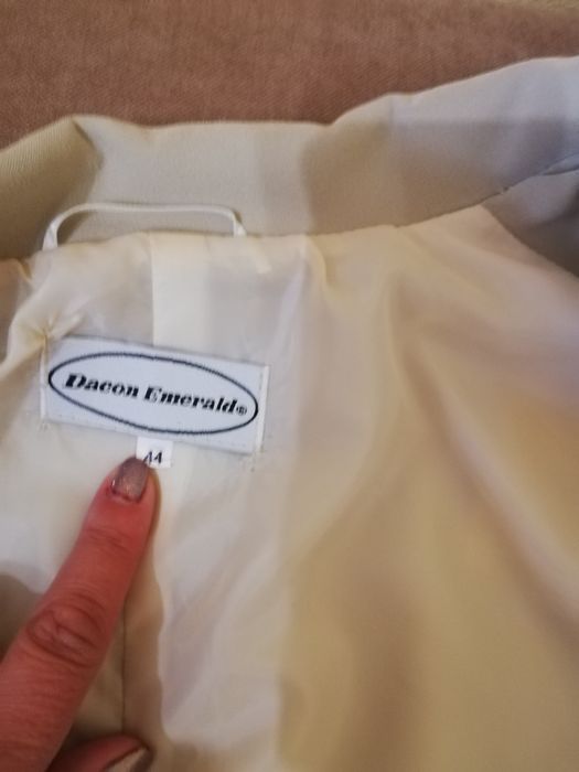 Vând costum 3 piese mărime 42