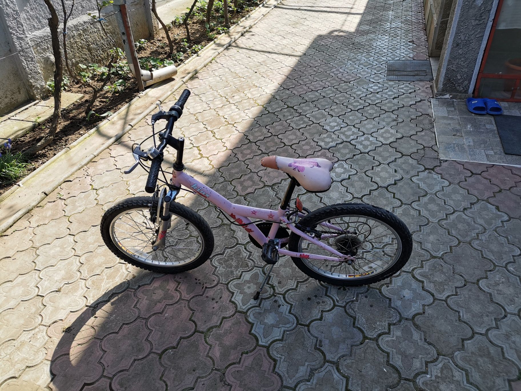 Bicicleta copii  cu roti pe 20'  pentru fetite. Bicicleta dama cu roti