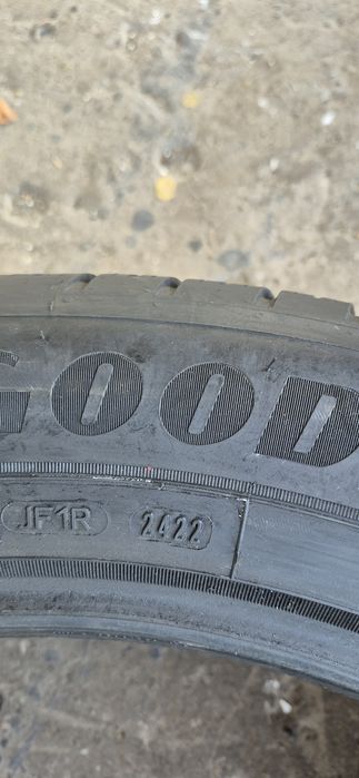 2 anvelope iarna Goodyear 255/50/21,dot 2022.Pretul este pe bucata.