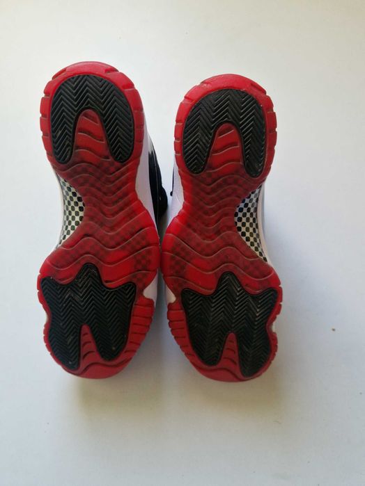Jordan 11 Retro Playoffs Bred оригинални маратонки