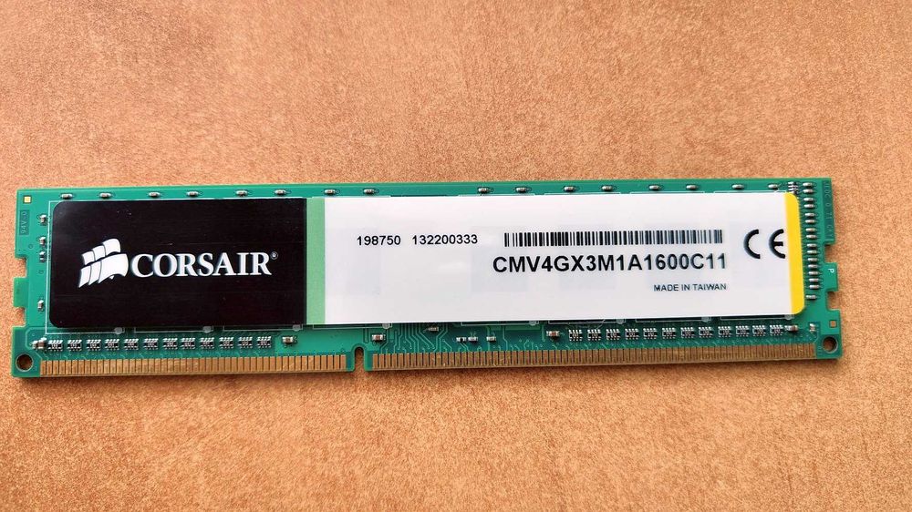 Продавам RAM Corsair DDR3 2x4GB