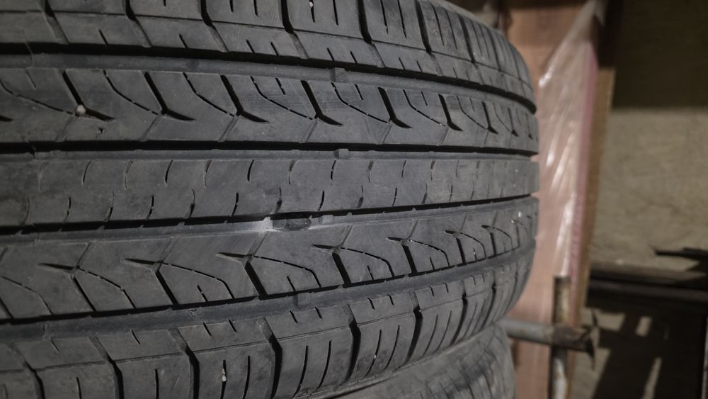 Продам шины 225/65R17