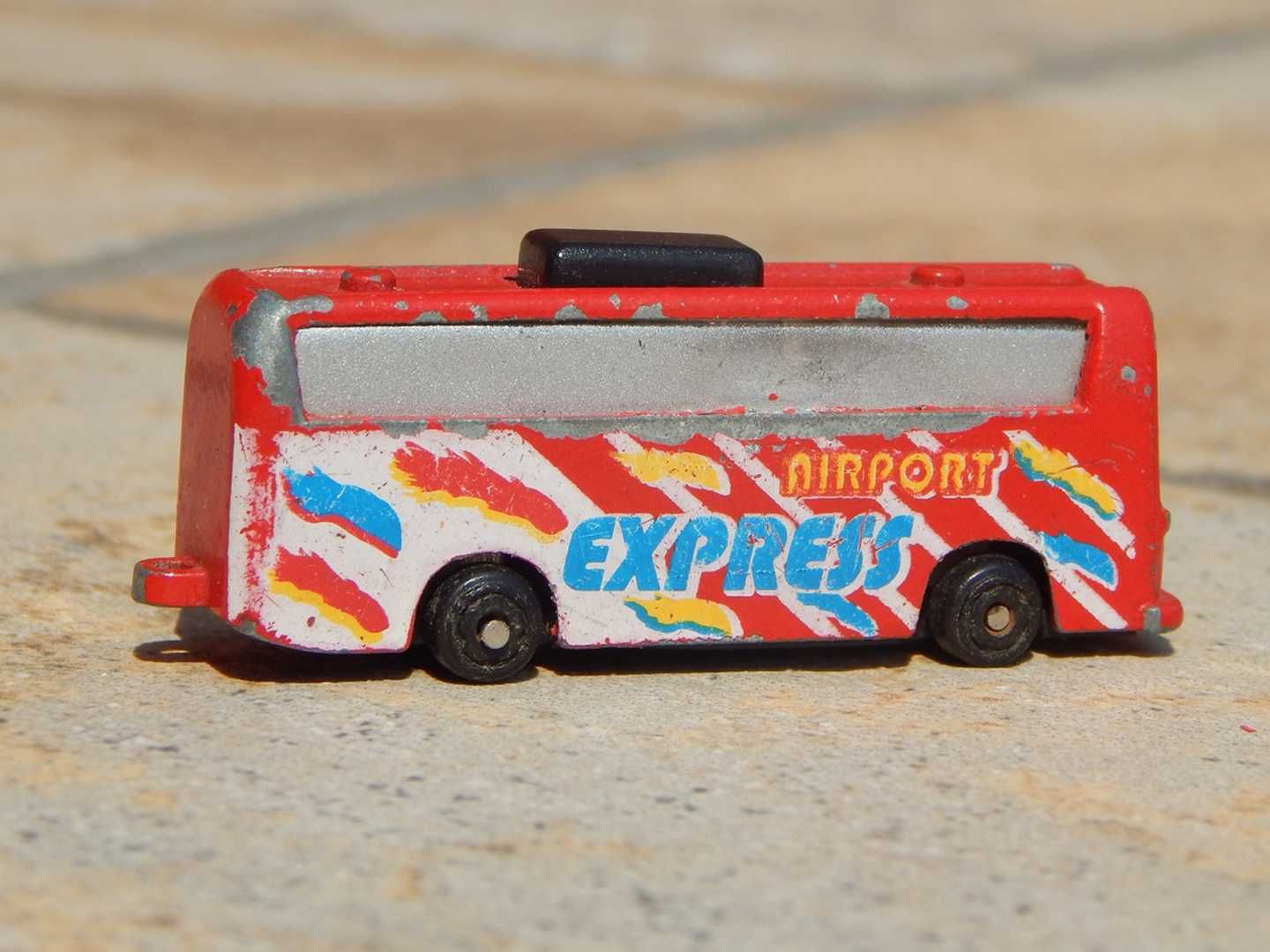 Macheta veche autobuz autocar aeroport Airport Express metalica 1:120