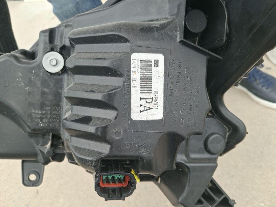 Десен фар за Nissan Altima