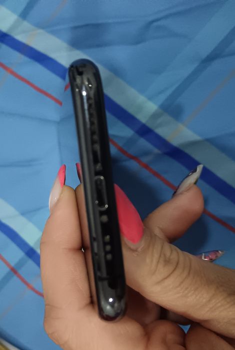 IPhone 11 pro запазен + протектори