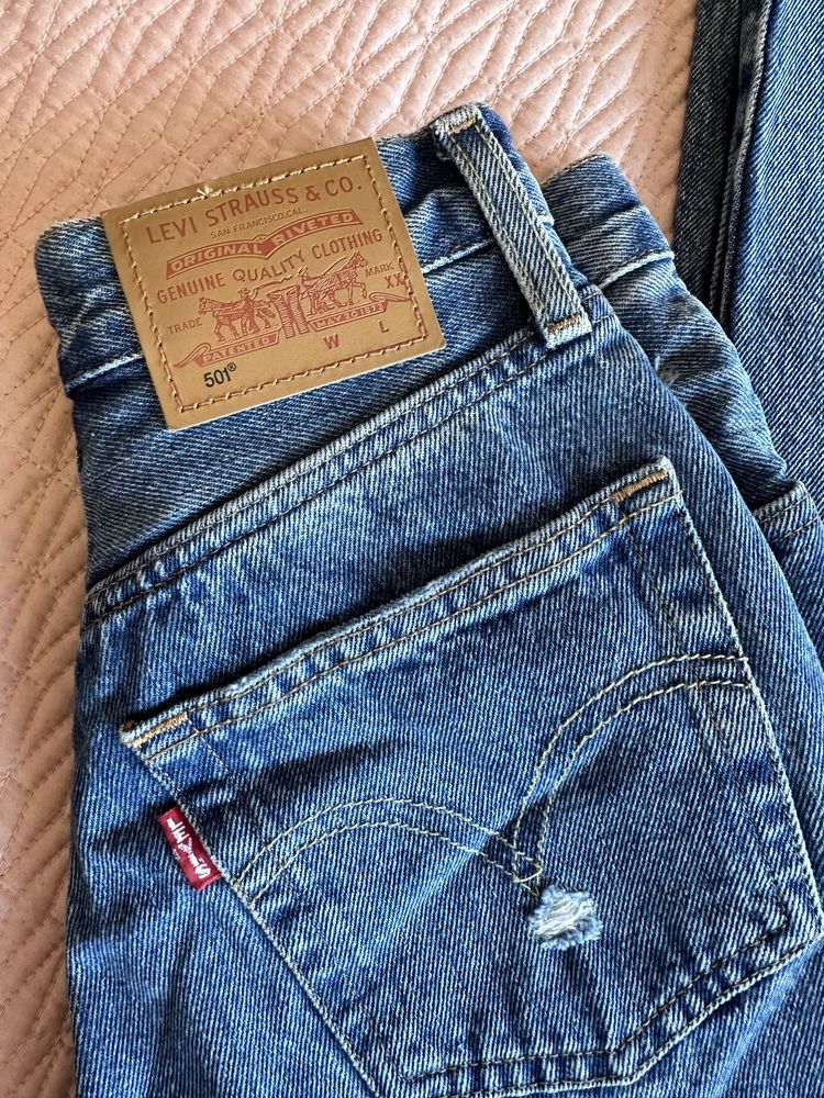 Джинсы levis